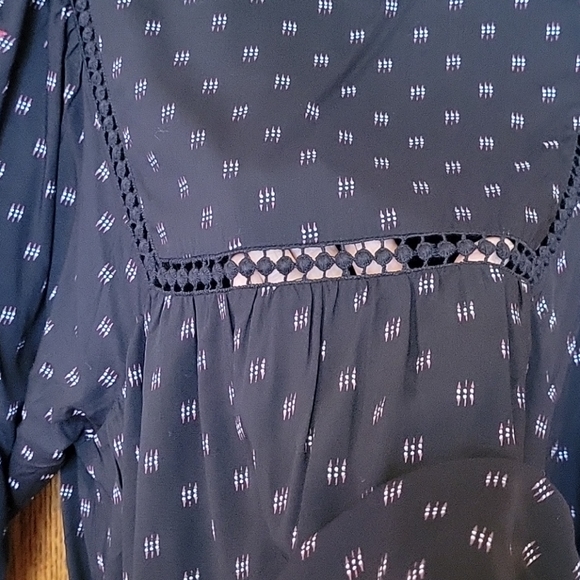 Botique Top - Picture 5 of 8